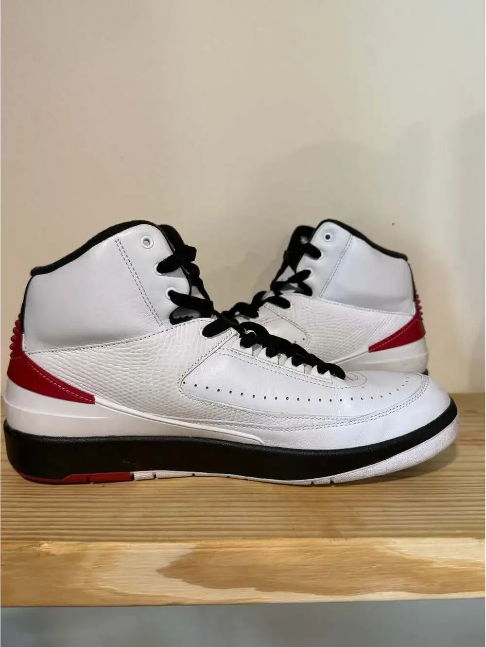 Preowned Air Jordan 2 Retro OG Chicago 2022 DX2454-106 Sz 11